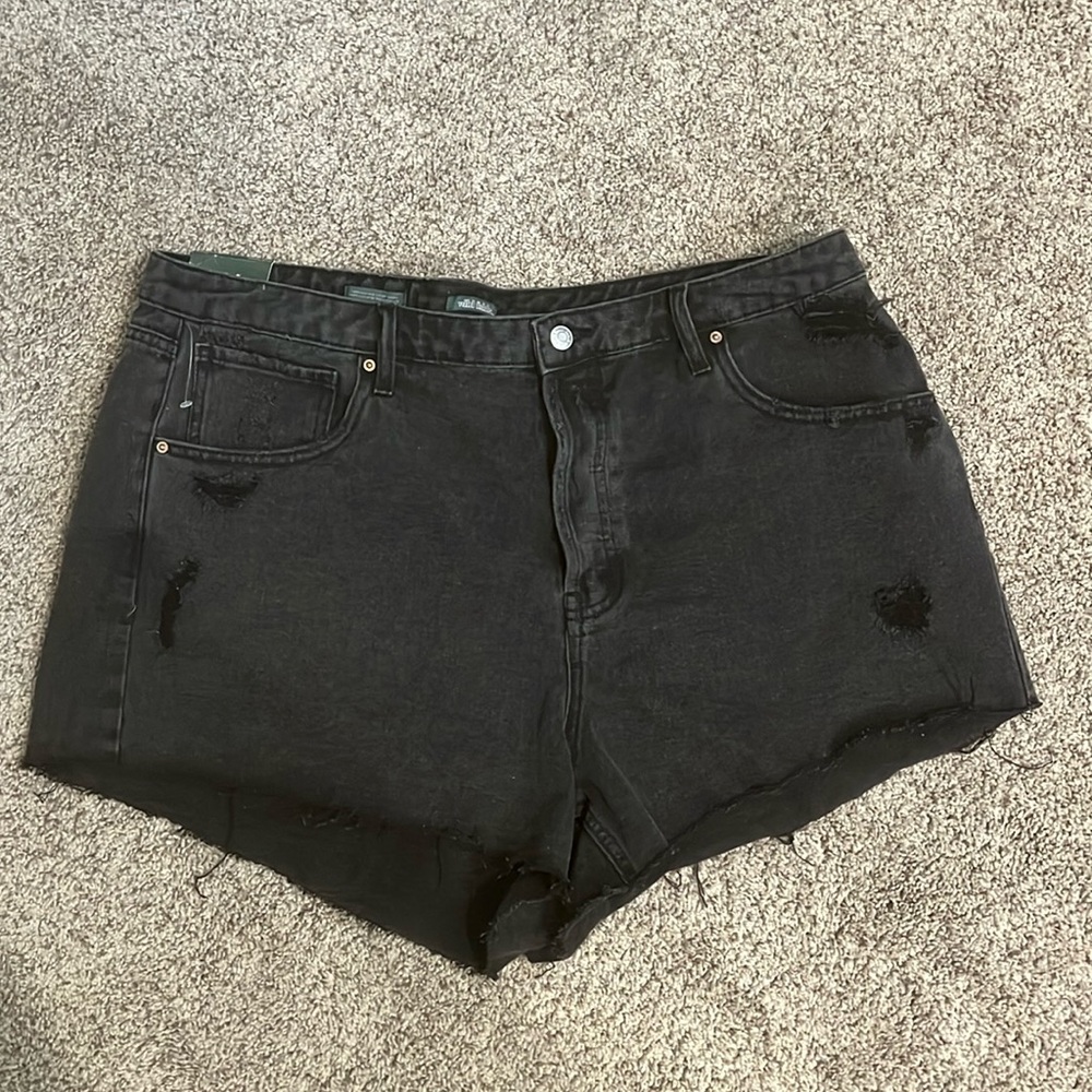 NWT Plus Size Women’s Super high-Rise Cutoff denim shorts 17/3” inseam - Black
